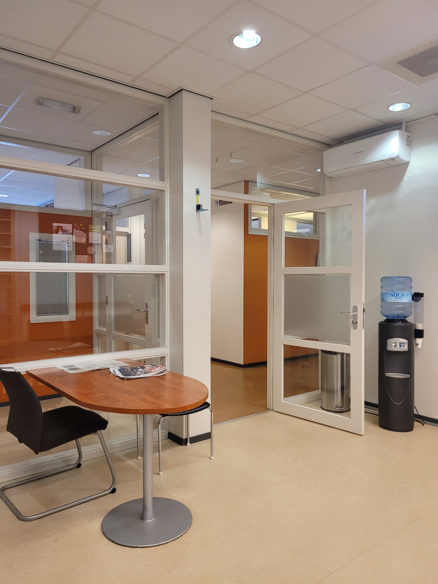 Oude situatie vanuit wachtruimte naar hal