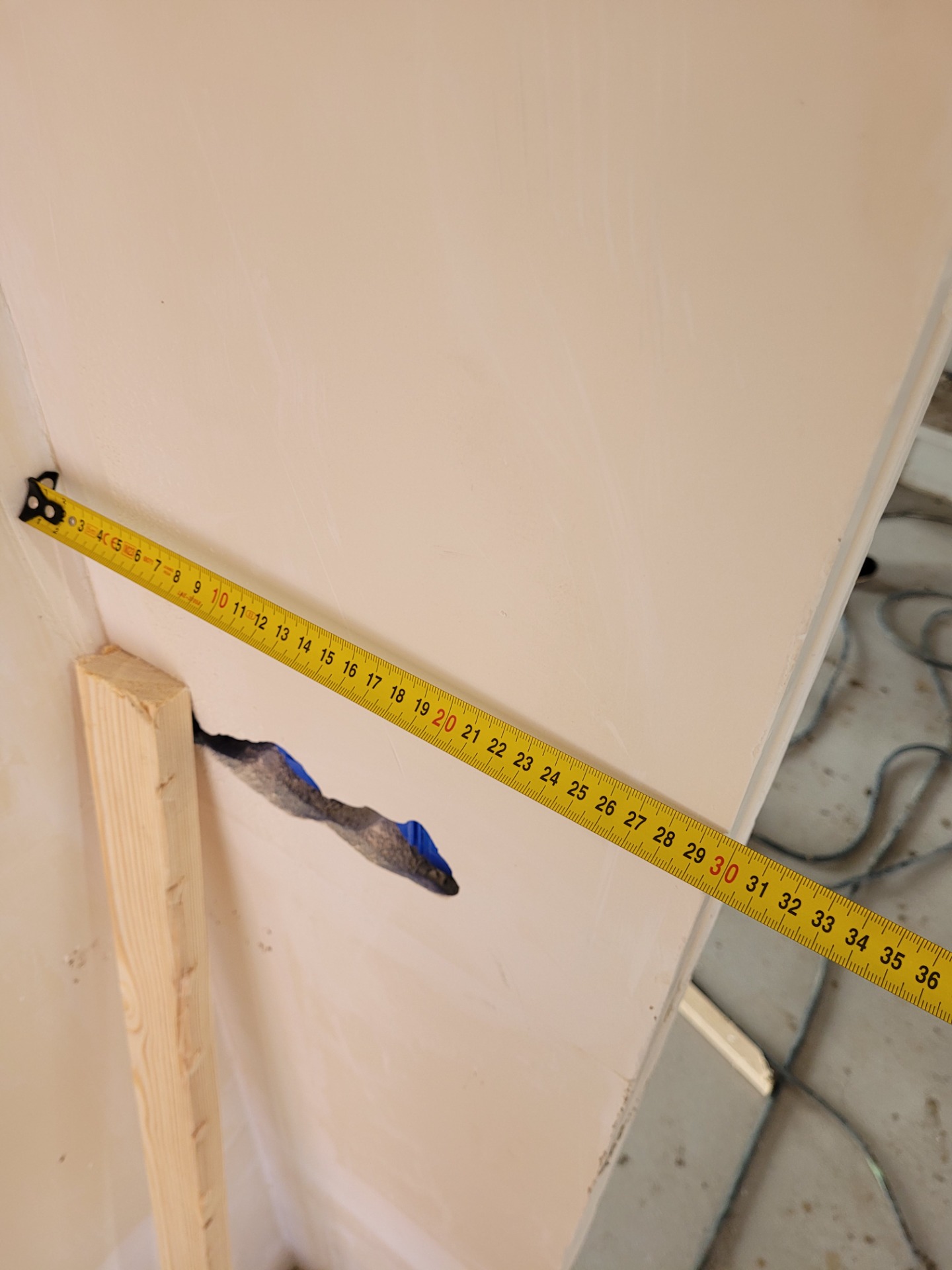 Inmeten voor het maatwerk halmeubel