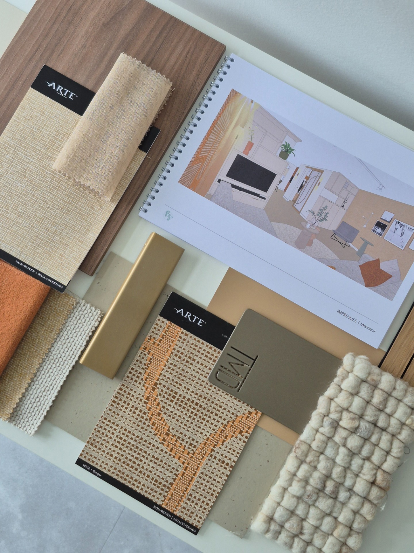 Ontwerpbox met ontwerpboek en stalen