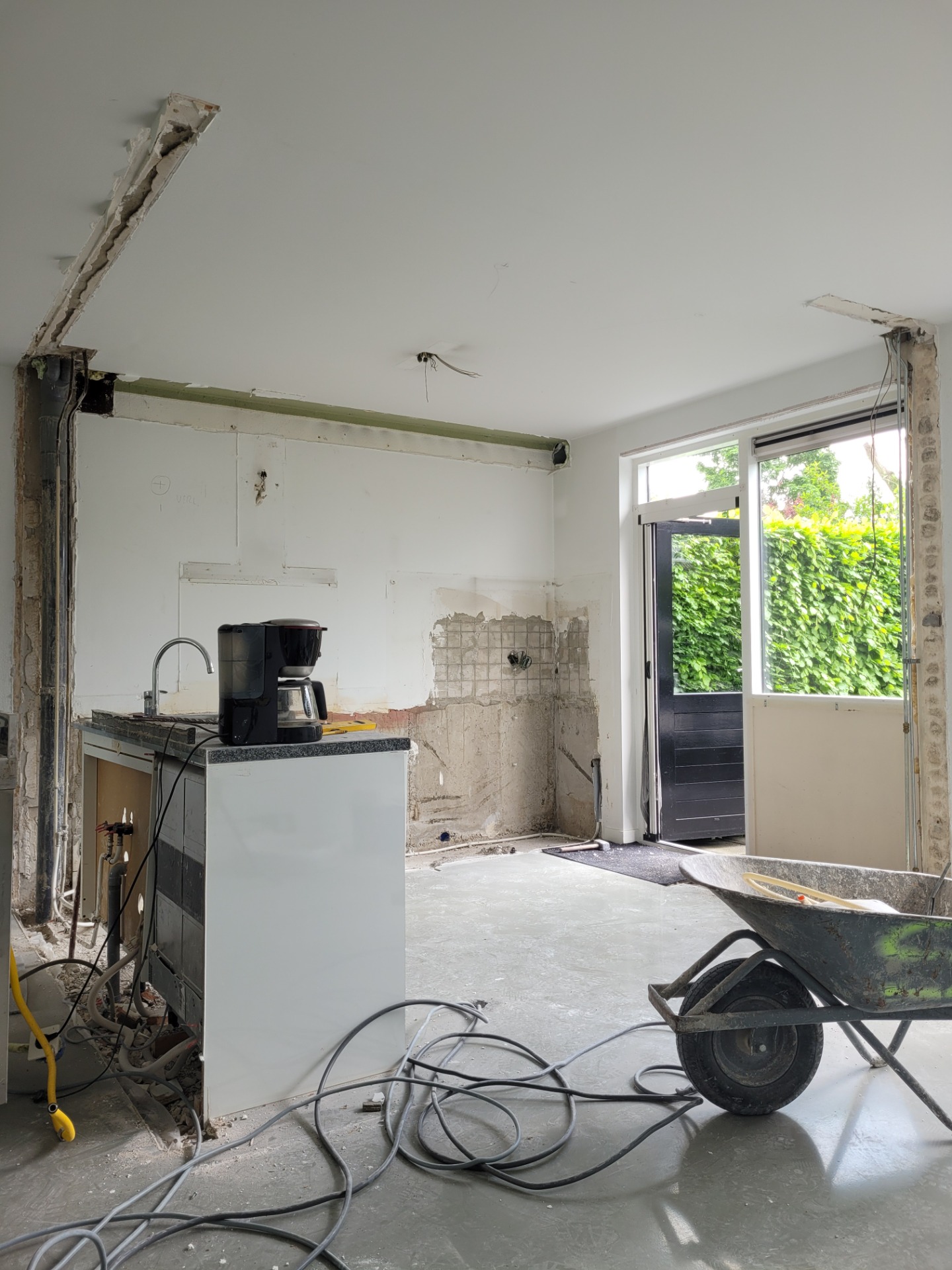 Oude keuken en tussenmuur gesloopt